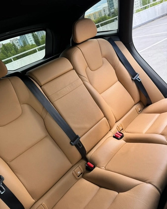 Volvo XC 60 cena 147000 przebieg: 130000, rok produkcji 2018 z Warszawa małe 121
